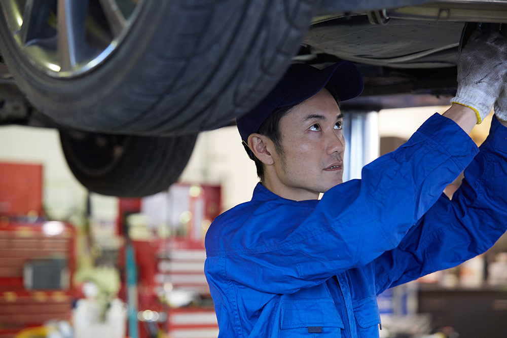 お客様のお車の車検、請け負います！！